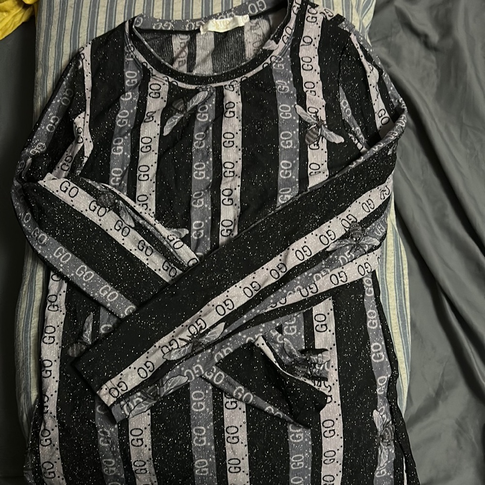 Long sleeve shirt for women, size Small, black and grey